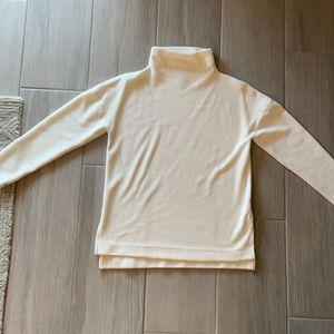 White ribbed fall turtleneck